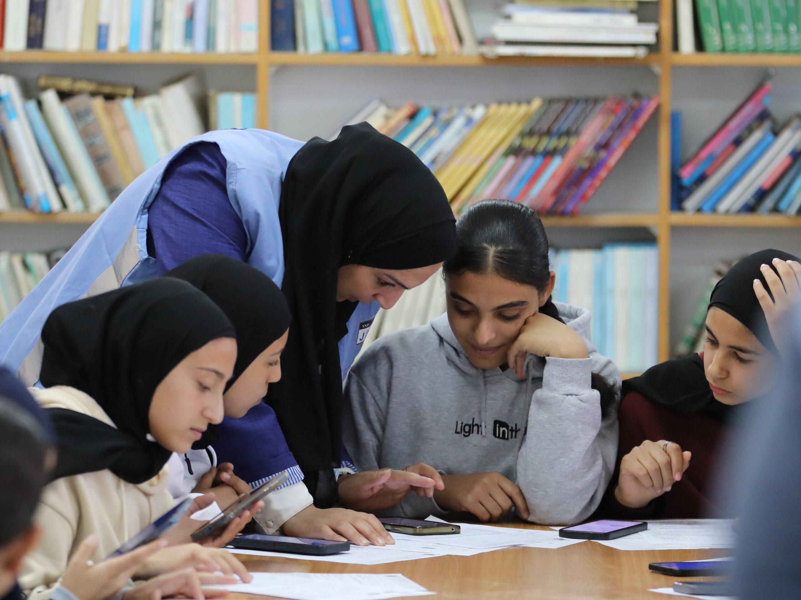 Apoyo educativo en escuela de UNRWA