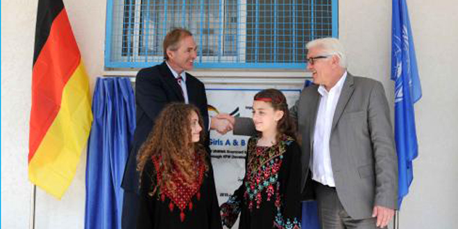 El ministro de Relaciones Exteriores alemán, Frank-Walter Steinmeier, visita Gaza e inaugura una escuela de UNRWA