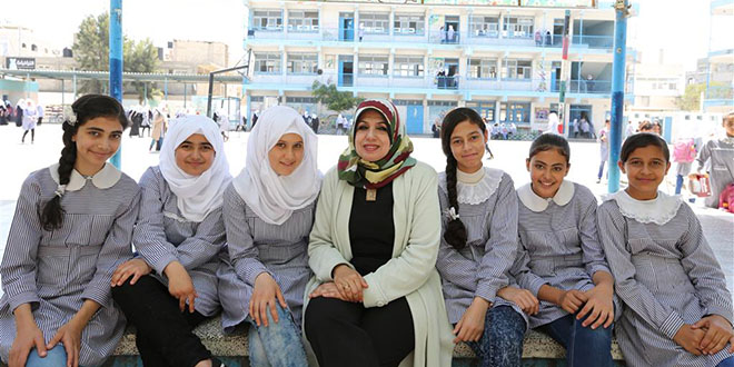 El Club de Periodismo de la escuela de Nuseirat en Gaza, escribir y pensar de manera independiente