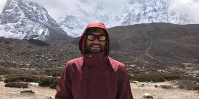 Escalando el Everest para salvar su escuela de UNRWA