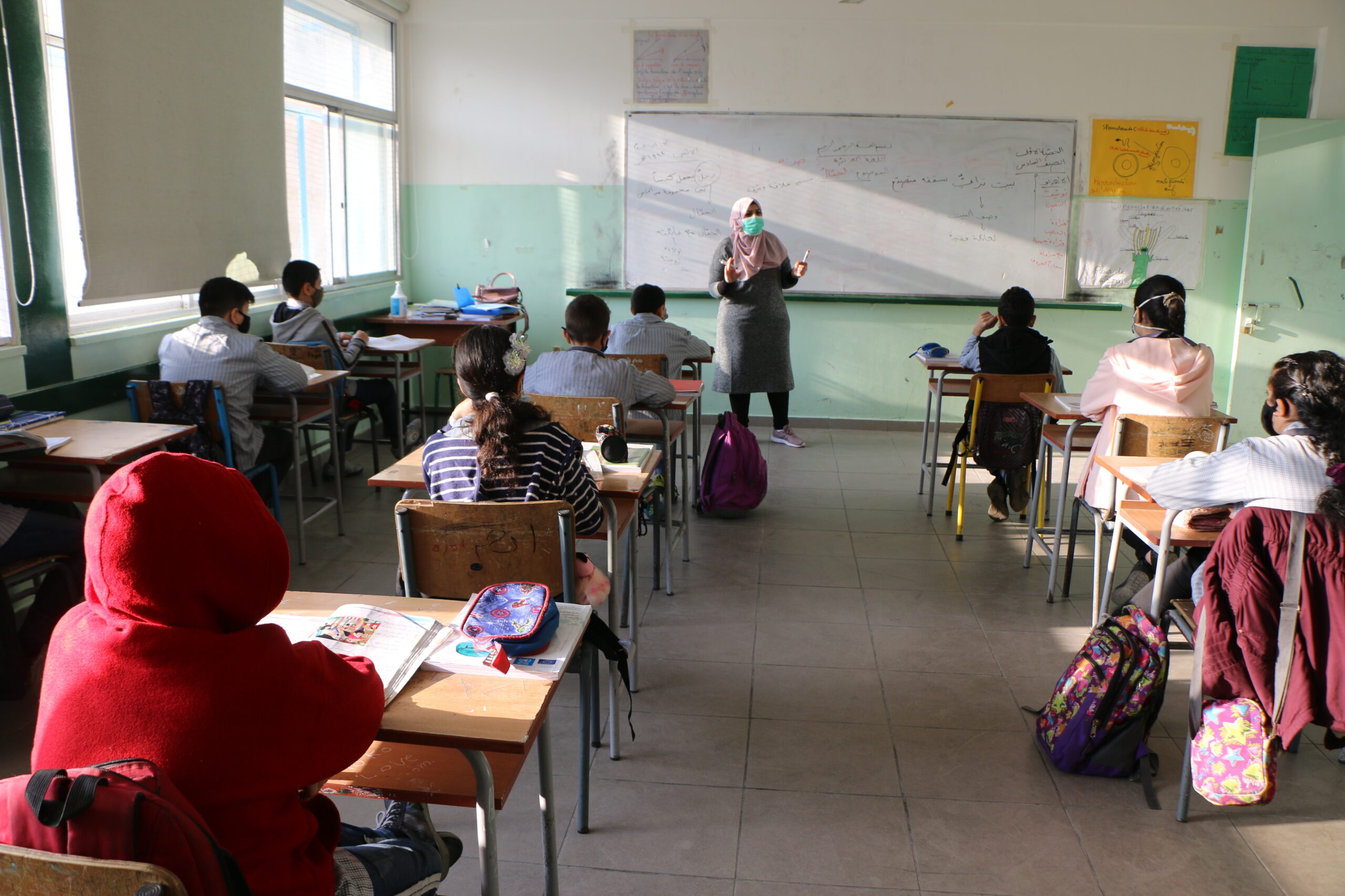 Los orientadores escolares de UNRWA se vuelcan con los menores en un Líbano al borde del abismo