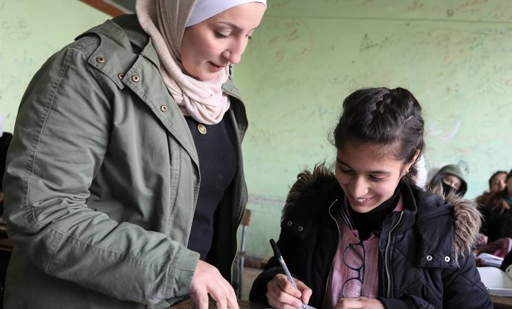 En Siria las cicatrices del conflicto son evidentes, pero la esperanza y la resiliencia entre los estudiantes permanecen firmes 